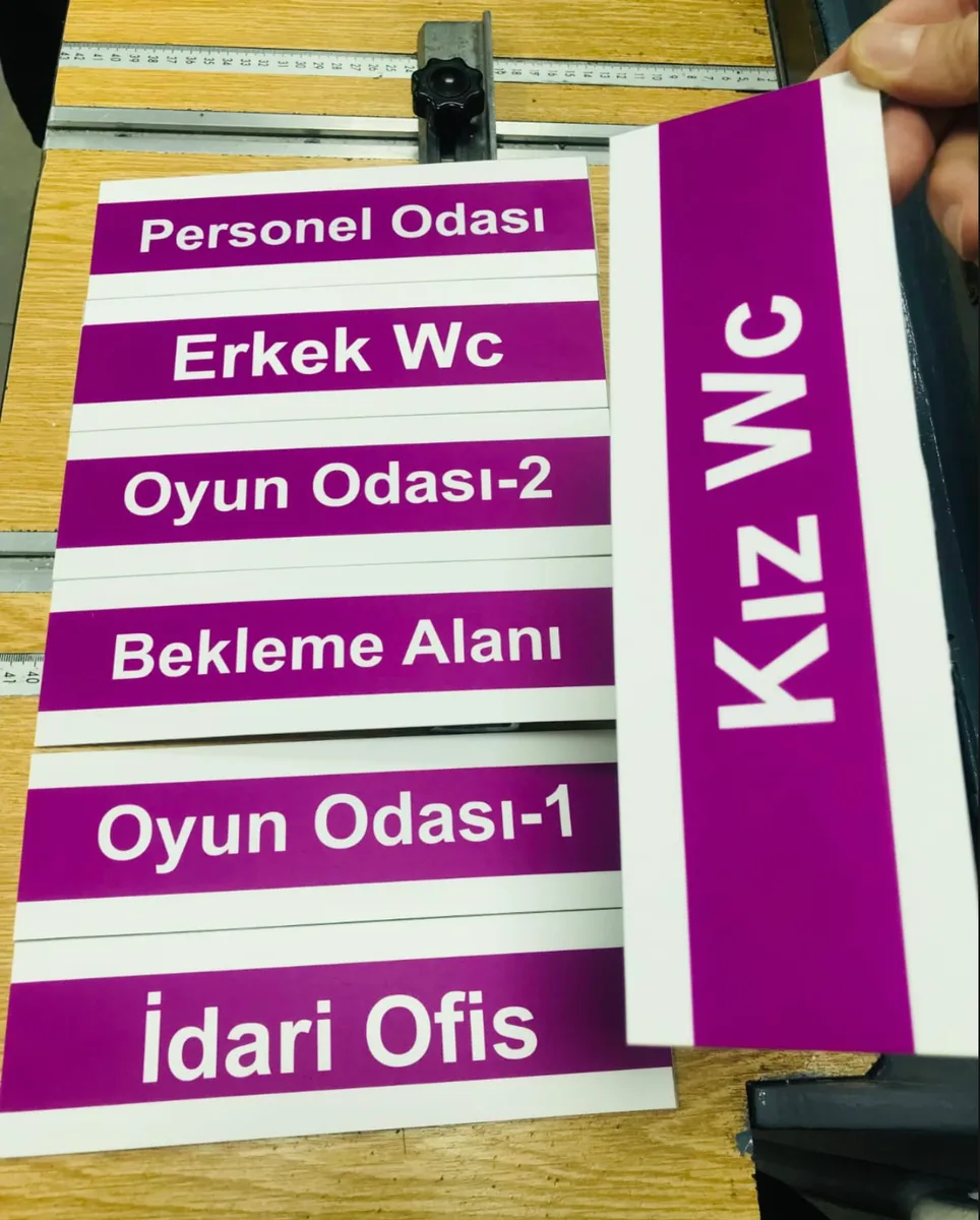 Renkli Kapı İsimliği